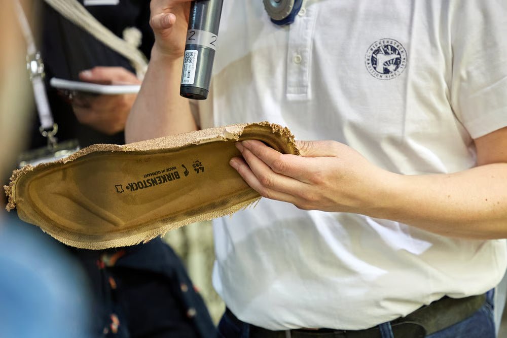 Dans les coulisses des usines Birkenstock : l’art de façonner le confort - Views