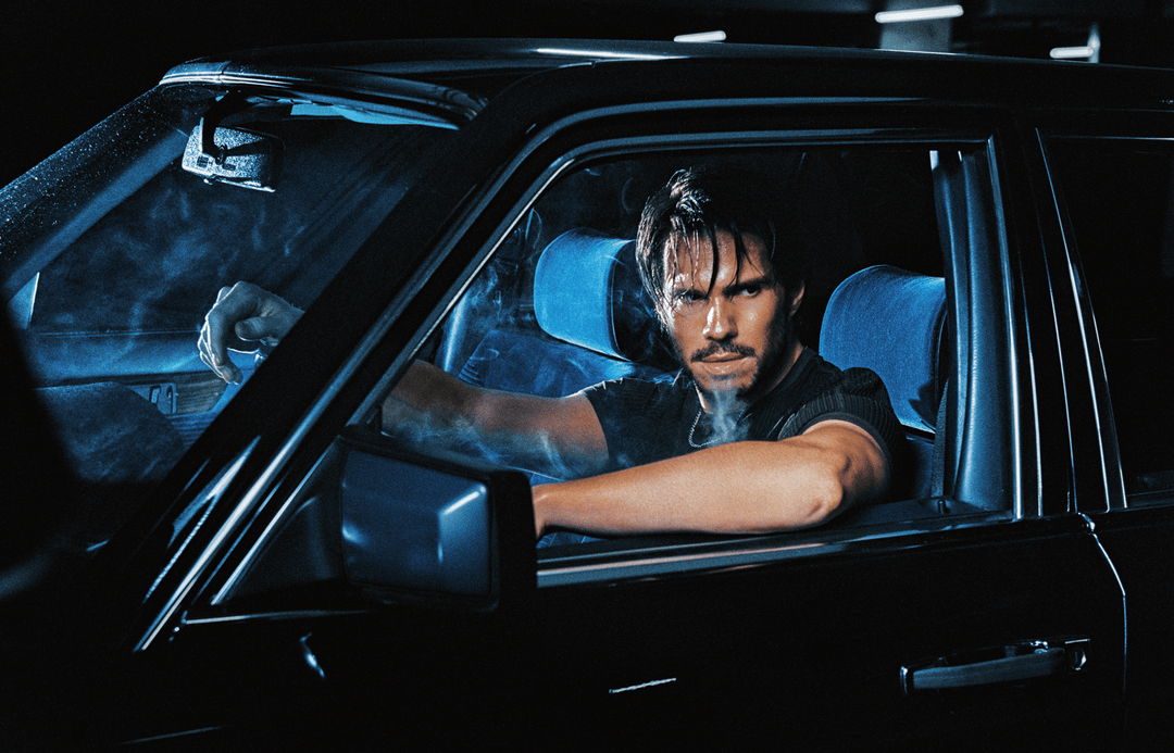 François Civil au volant, pour Views Magazine N°003
